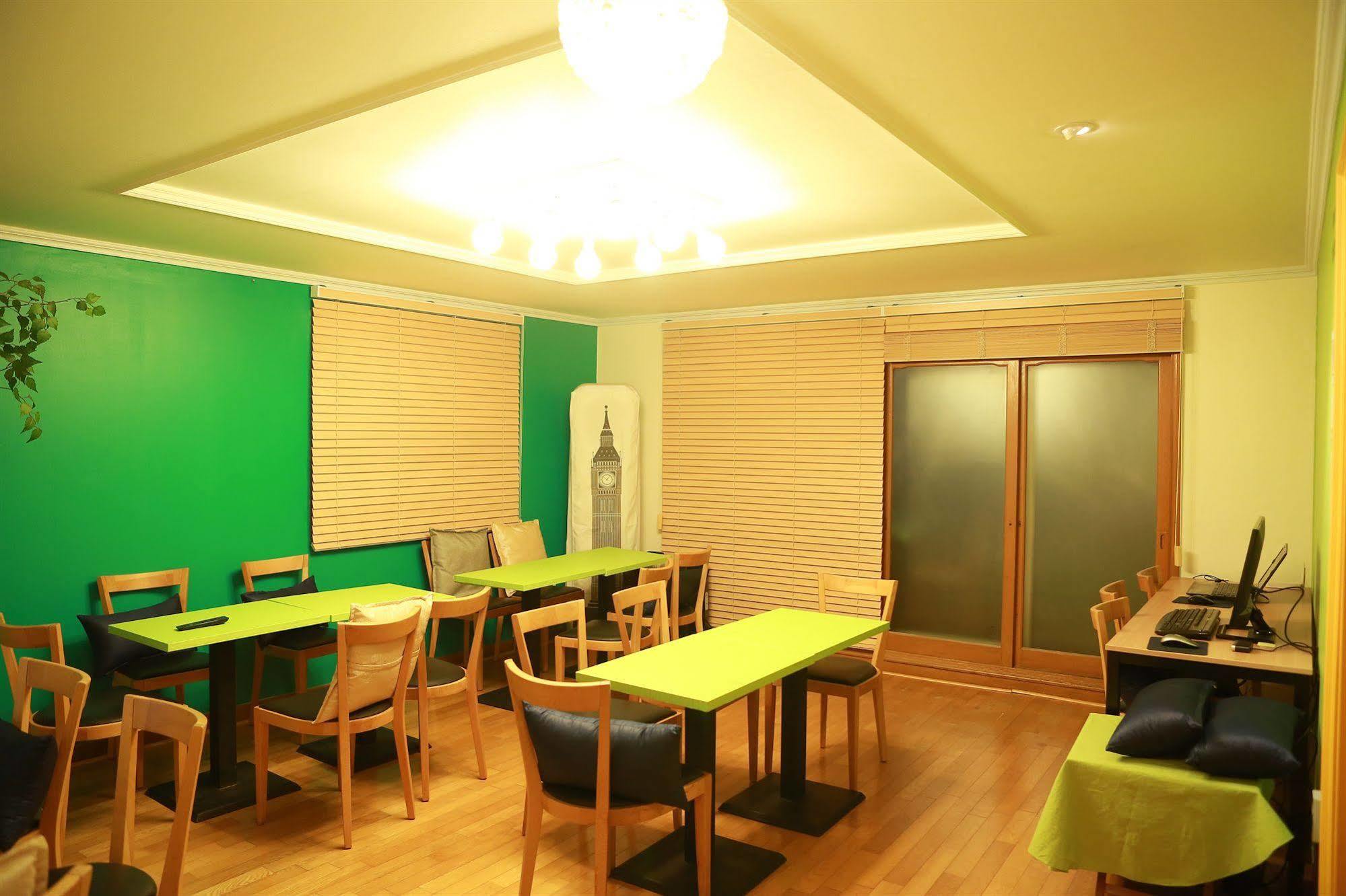 Moon Hostel Сеул Екстер'єр фото